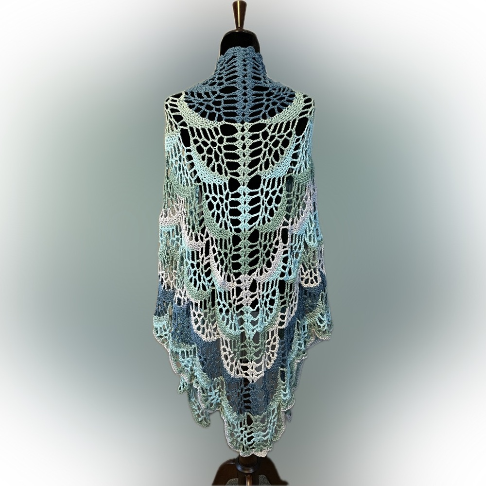 Pickles & Stitch Ocean Dream Crochet Shawl size OS - Picture 4 of 7